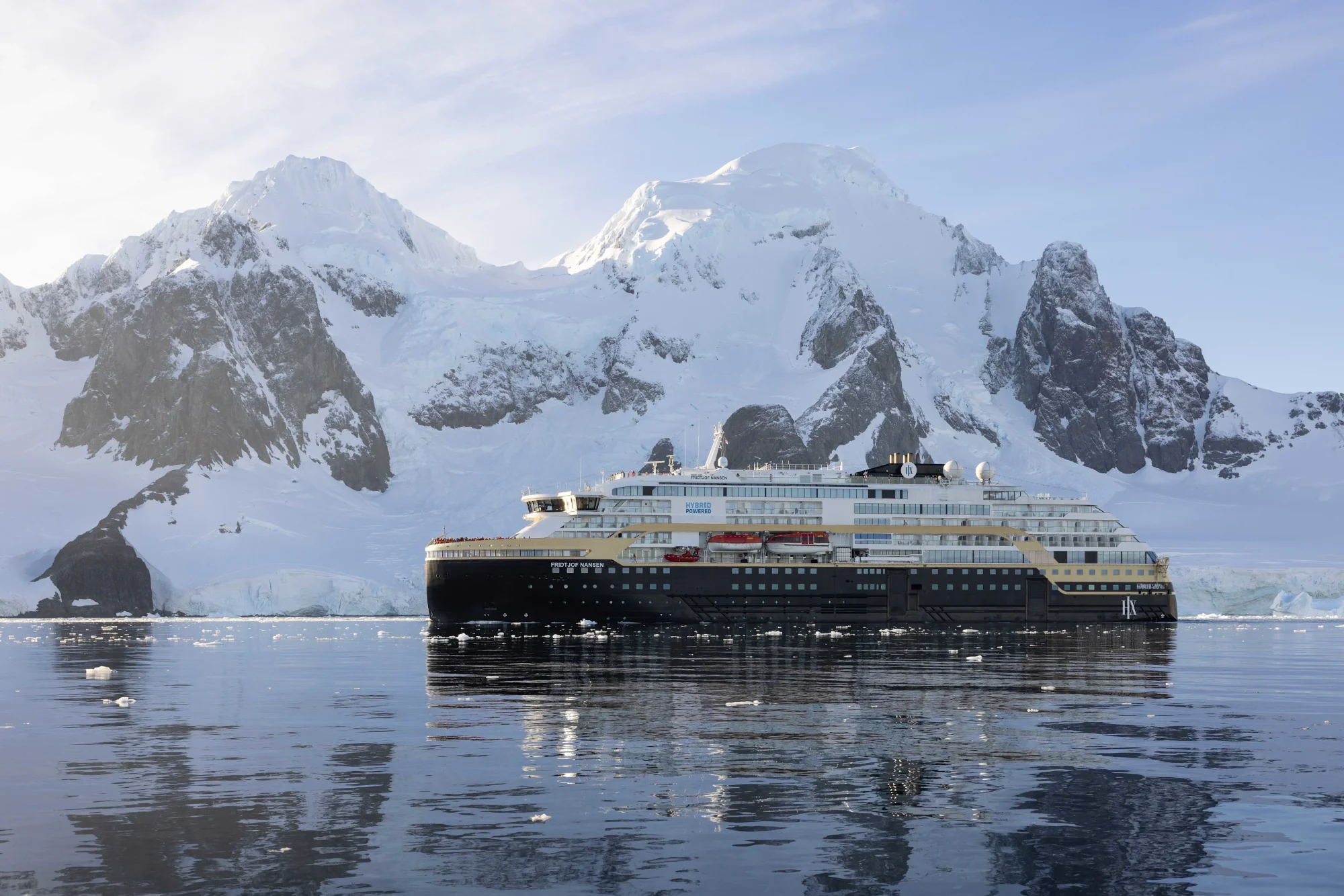 Antarctica_Lemaire_Channel_MS_Fridtjof_Nansen_HX_44945_Photo_Espen_Mills__1_ Antarctica_Lemaire_Channel_MS_Fridtjof_Nansen_HX_44945_Photo_Espen_Mills__1_.webp