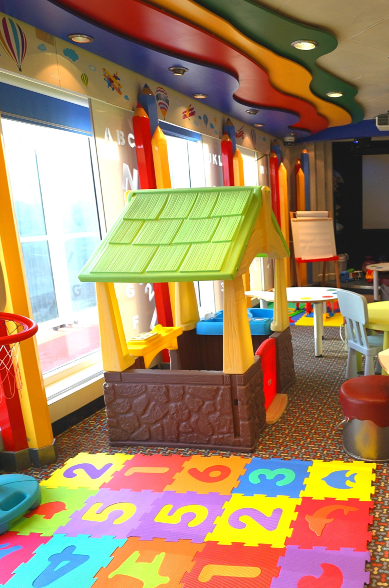 Colorful Children’s Play Room with Interactive Activities A vibrant, modern children's entertainment space designed for young cruisers, featuring colorful