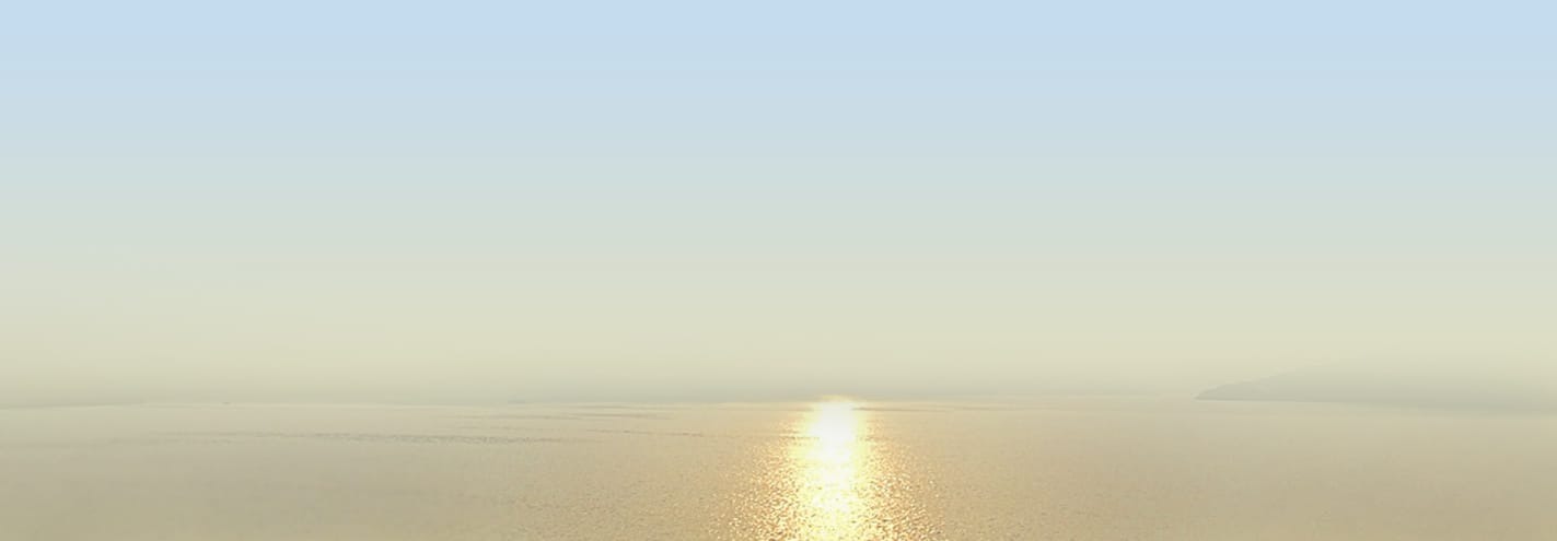 Misty Yangtze River Sunrise with Golden Reflection A serene sunrise view over the Yangtze River with golden sunlight reflecting across calm waters